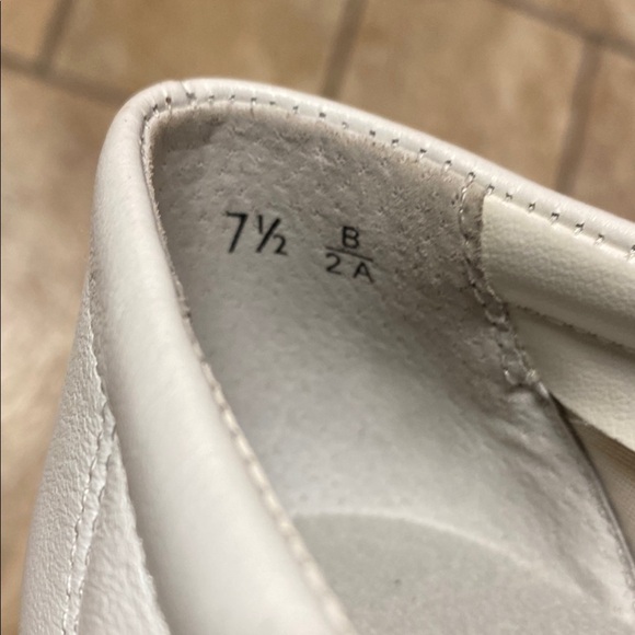 Easy Spirit White Anti-Gravity Size 7.5 Sneakers - Picture 11 of 11